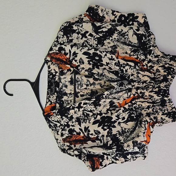 Suen Noaj Tops - Suen Noaj top size small orange parrots.  Tropicola Bird Shadow